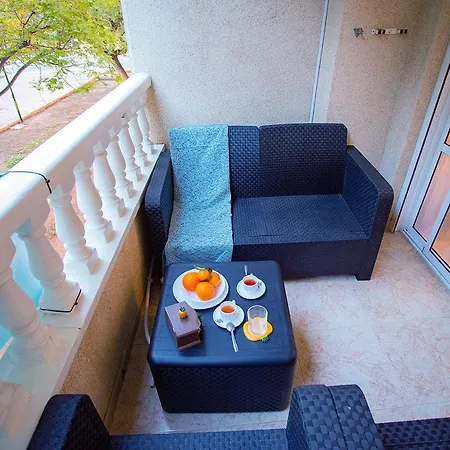 113 And Trees - Alicante Apartment *